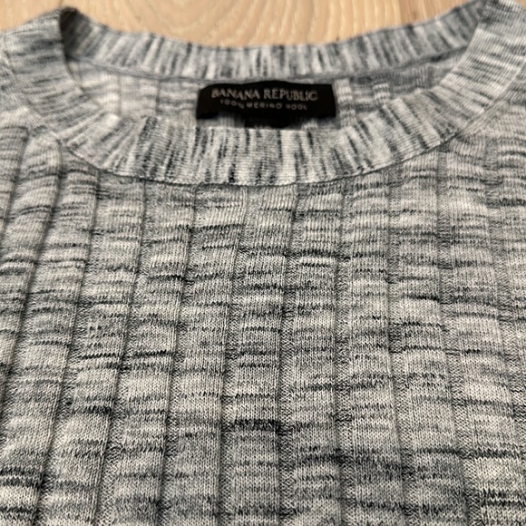 Banana Republic 100% Merino Wool long sleeve sweater - Picture 2 of 2